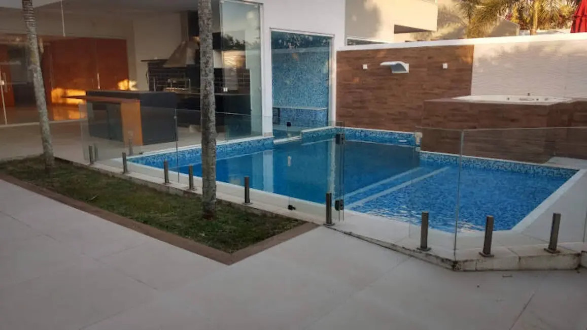 Casa com 4 quartos à venda, 530m2 em Barra da Tijuca, Rio De Janeiro - RJ - imagem 2 Foto 2 de Casa com 4 quartos à venda, 530m2 em Barra da Tijuca, Rio De Janeiro - RJ