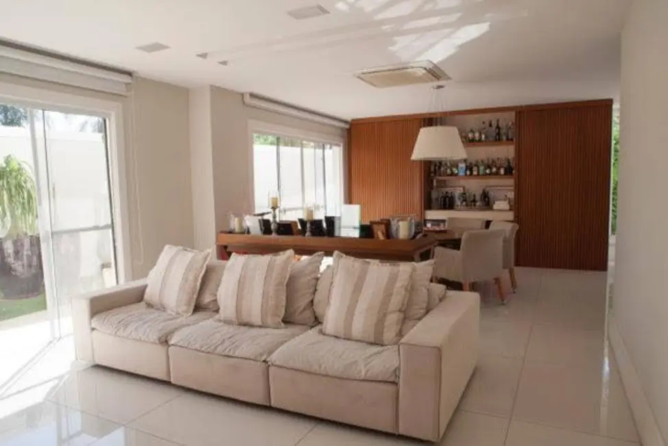 Casa com 4 quartos à venda, 600m2 em Barra da Tijuca, Rio De Janeiro - RJ - imagem 8 Foto 8 de Casa com 4 quartos à venda, 600m2 em Barra da Tijuca, Rio De Janeiro - RJ