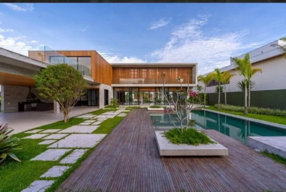 Casa com 5 quartos à venda, 1460m2 em Barra da Tijuca, Rio De Janeiro - RJ - imagem 2 Foto 2 de Casa com 5 quartos à venda, 1460m2 em Barra da Tijuca, Rio De Janeiro - RJ
