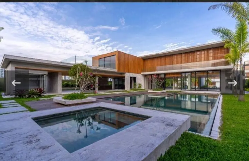 Casa com 5 quartos à venda, 1460m2 em Barra da Tijuca, Rio De Janeiro - RJ - imagem 1 Foto 1 de Casa com 5 quartos à venda, 1460m2 em Barra da Tijuca, Rio De Janeiro - RJ