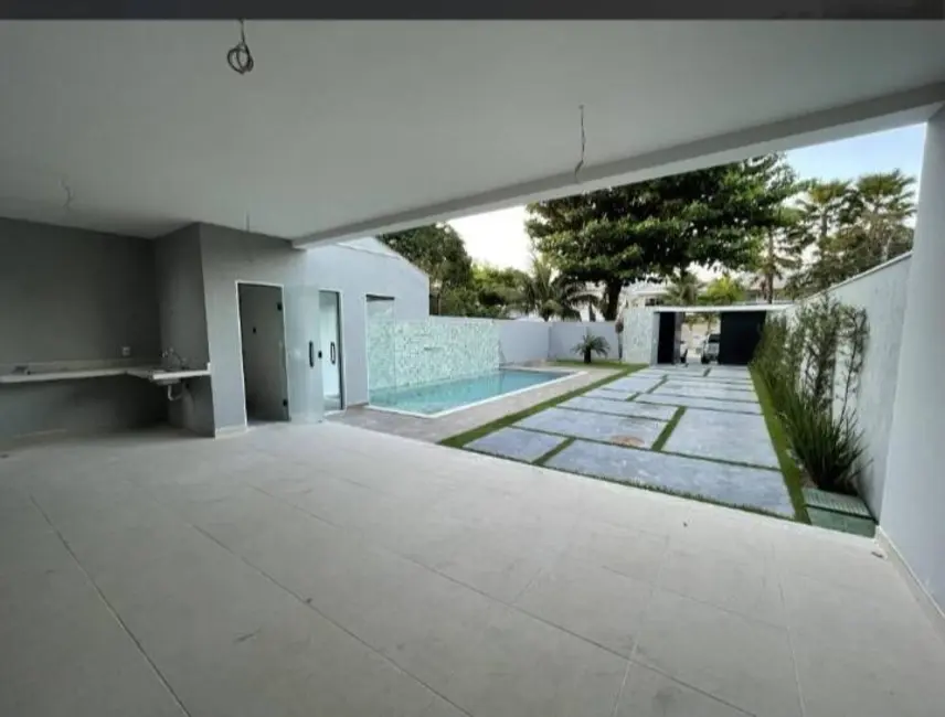 Casa com 5 quartos à venda, 380m2 em Barra da Tijuca, Rio De Janeiro - RJ - imagem 2 Foto 2 de Casa com 5 quartos à venda, 380m2 em Barra da Tijuca, Rio De Janeiro - RJ