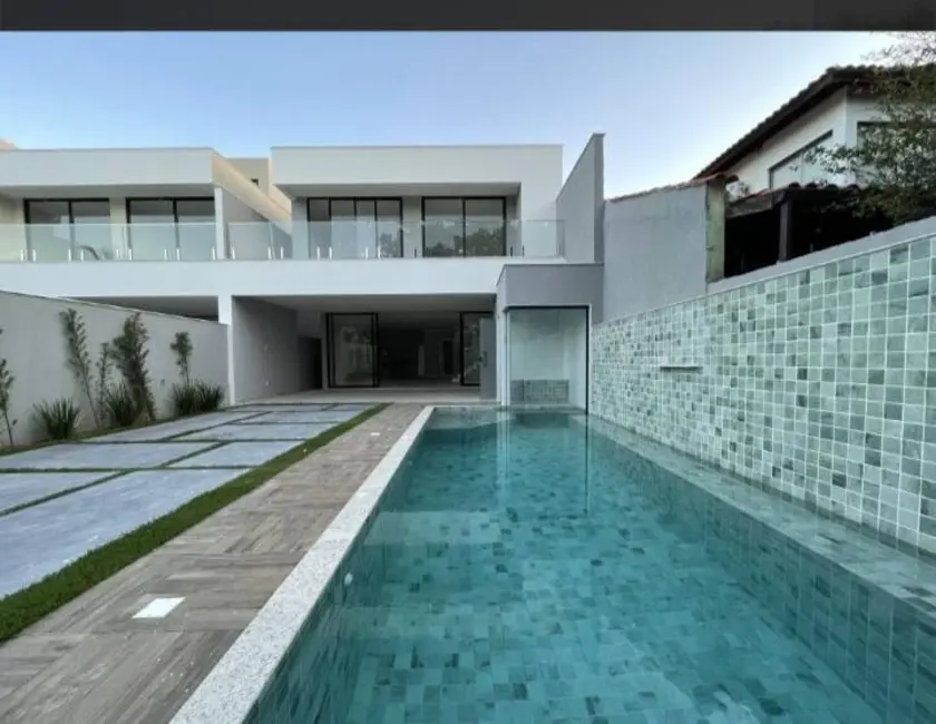 Casa com 5 quartos à venda, 380m2 em Barra da Tijuca, Rio De Janeiro - RJ - imagem 5 Foto 5 de Casa com 5 quartos à venda, 380m2 em Barra da Tijuca, Rio De Janeiro - RJ