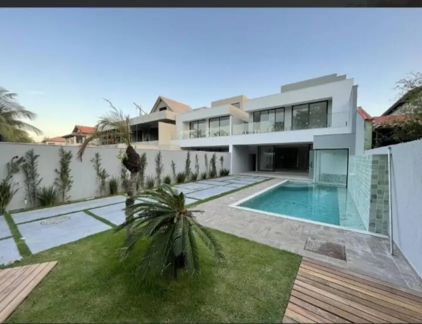 Casa com 5 quartos à venda, 380m2 em Barra da Tijuca, Rio De Janeiro - RJ - imagem 1 Foto 1 de Casa com 5 quartos à venda, 380m2 em Barra da Tijuca, Rio De Janeiro - RJ