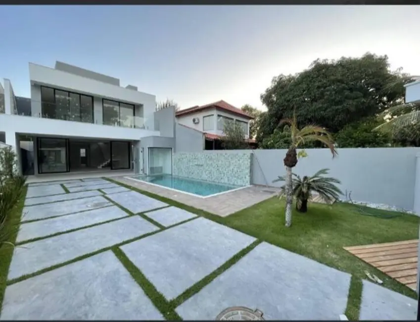 Casa com 5 quartos à venda, 380m2 em Barra da Tijuca, Rio De Janeiro - RJ - imagem 3 Foto 3 de Casa com 5 quartos à venda, 380m2 em Barra da Tijuca, Rio De Janeiro - RJ