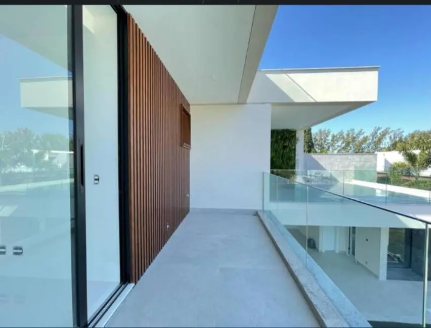 Casa com 4 quartos à venda, 1100m2 em Barra da Tijuca, Rio De Janeiro - RJ - imagem 9 Foto 9 de Casa com 4 quartos à venda, 1100m2 em Barra da Tijuca, Rio De Janeiro - RJ