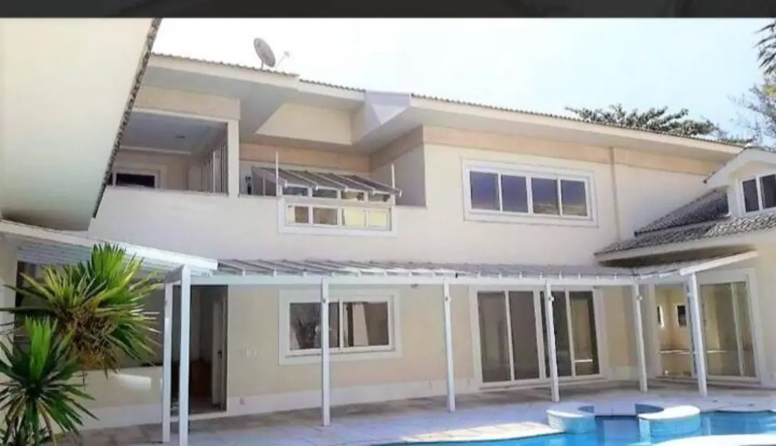 Casa com 4 quartos à venda, 1670m2 em Barra da Tijuca, Rio De Janeiro - RJ - imagem 4 Foto 4 de Casa com 4 quartos à venda, 1670m2 em Barra da Tijuca, Rio De Janeiro - RJ