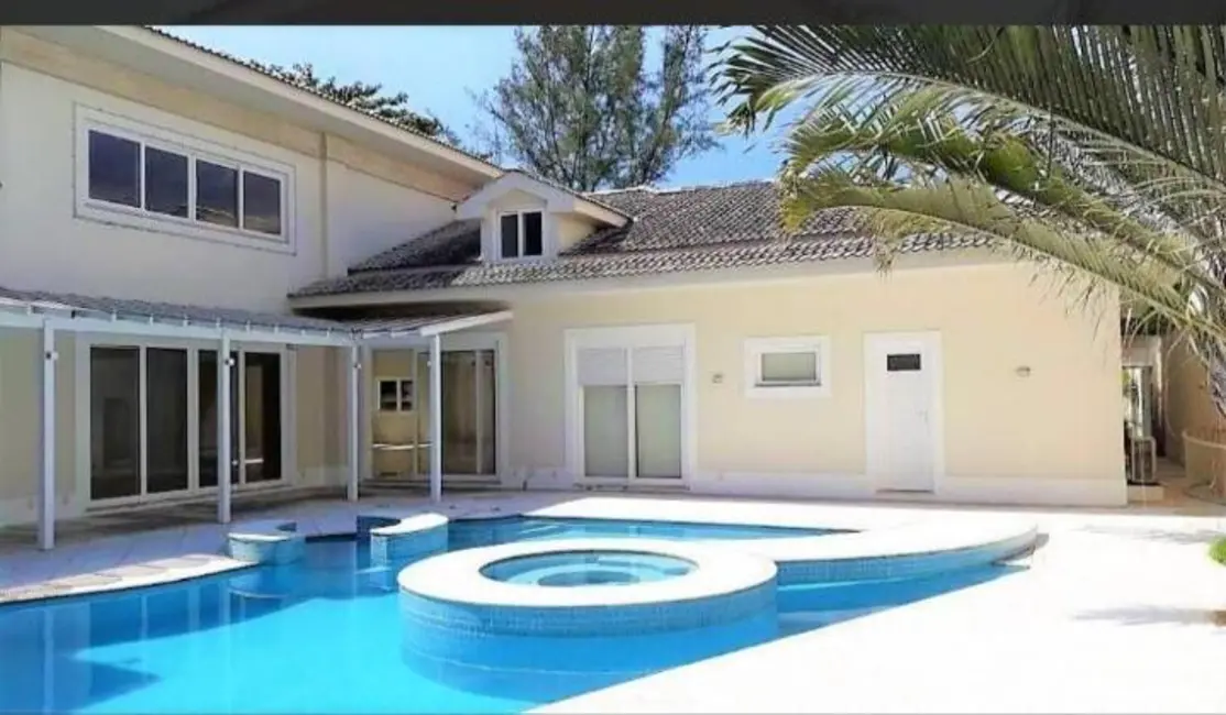 Casa com 4 quartos à venda, 1670m2 em Barra da Tijuca, Rio De Janeiro - RJ - imagem 5 Foto 5 de Casa com 4 quartos à venda, 1670m2 em Barra da Tijuca, Rio De Janeiro - RJ