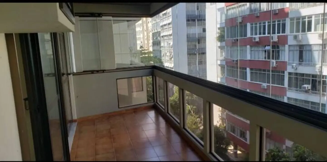 Apartamento com 3 quartos à venda, 104m2 em Copacabana, Rio De Janeiro - RJ - imagem 3 Foto 3 de Apartamento com 3 quartos à venda, 104m2 em Copacabana, Rio De Janeiro - RJ