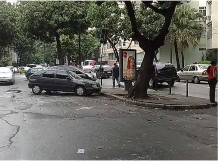 Foto 2 de Apartamento com 2 quartos à venda, 70m2 em Humaitá, Rio De Janeiro - RJ