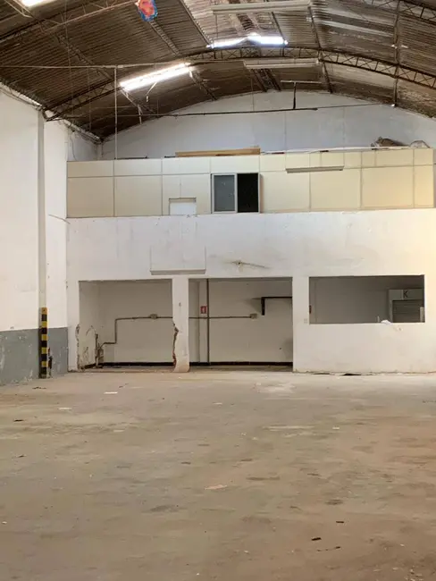 Foto 1 de Armazém / Galpão para alugar, 550m2 em Ramos, Rio De Janeiro - RJ
