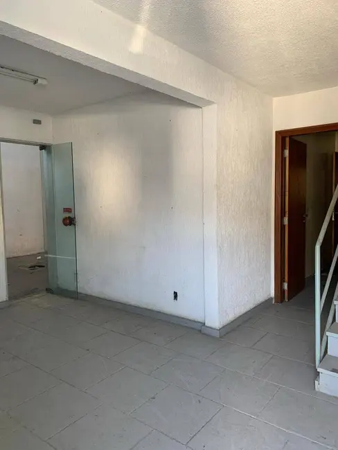 Foto 2 de Armazém / Galpão para alugar, 550m2 em Ramos, Rio De Janeiro - RJ