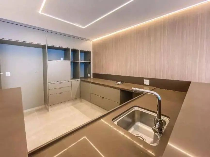 Apartamento com 3 quartos à venda, 184m2 em Copacabana, Rio De Janeiro - RJ - imagem 7 Foto 7 de Apartamento com 3 quartos à venda, 184m2 em Copacabana, Rio De Janeiro - RJ