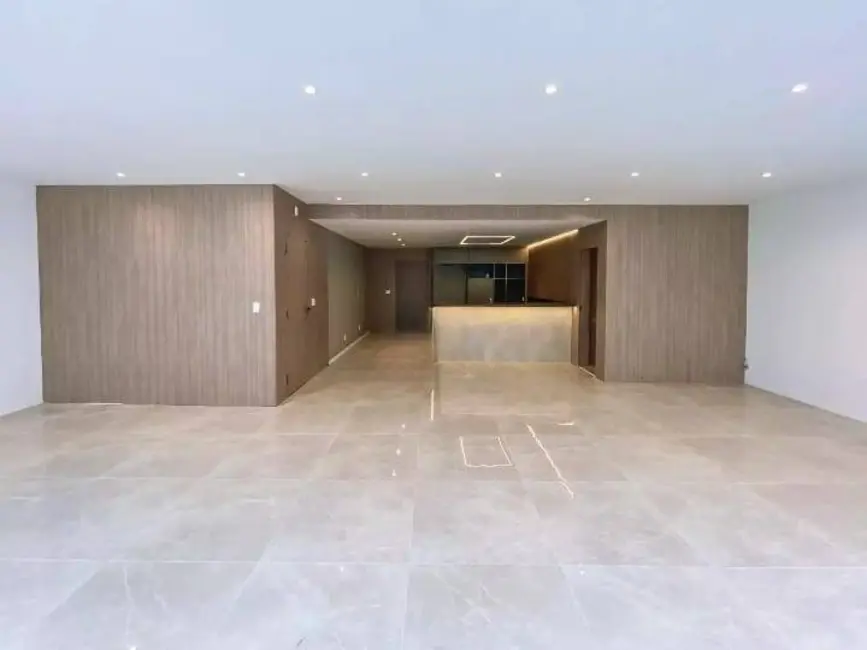 Apartamento com 3 quartos à venda, 184m2 em Copacabana, Rio De Janeiro - RJ - imagem 4 Foto 4 de Apartamento com 3 quartos à venda, 184m2 em Copacabana, Rio De Janeiro - RJ
