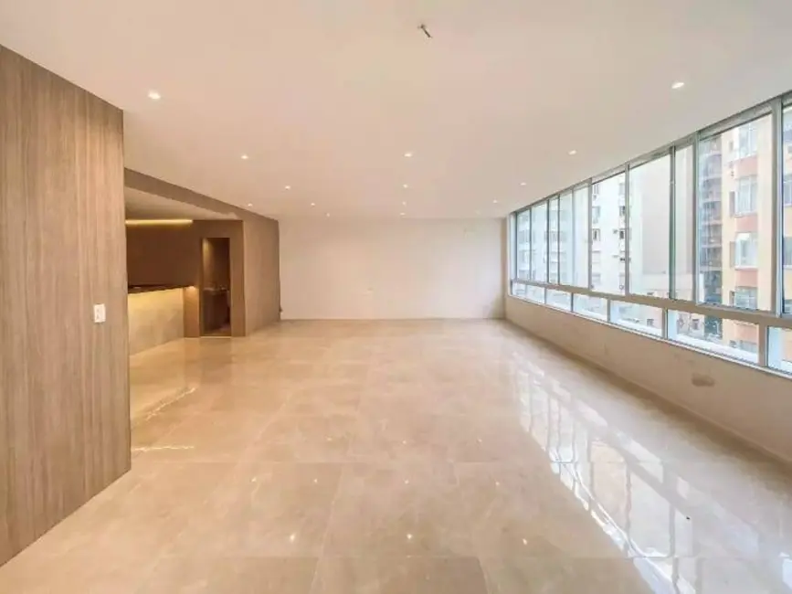 Apartamento com 3 quartos à venda, 184m2 em Copacabana, Rio De Janeiro - RJ - imagem 6 Foto 6 de Apartamento com 3 quartos à venda, 184m2 em Copacabana, Rio De Janeiro - RJ
