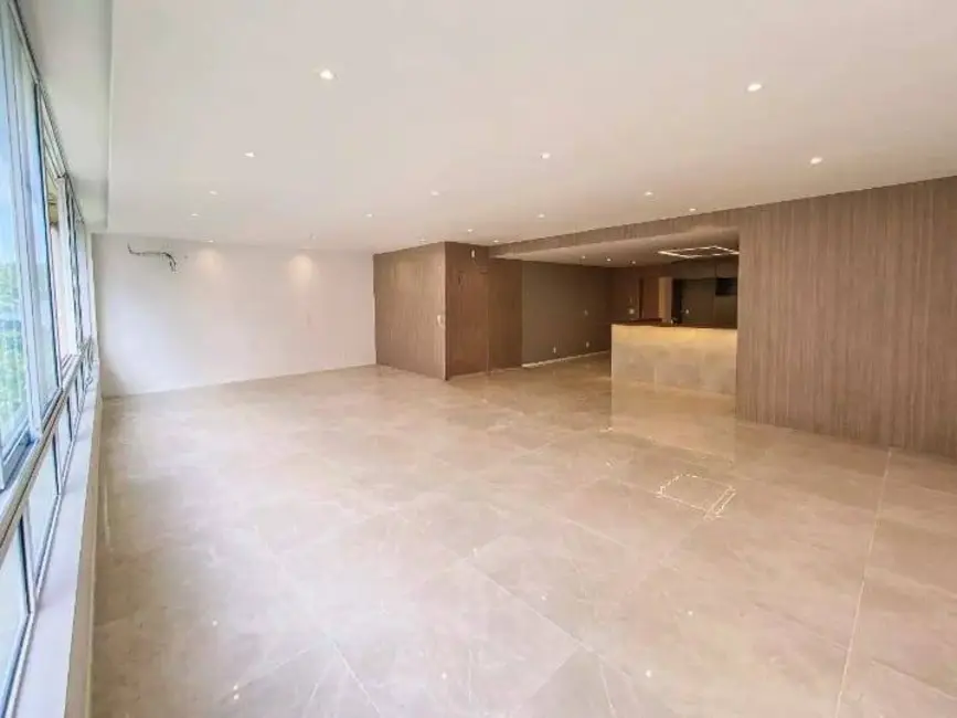 Apartamento com 3 quartos à venda, 184m2 em Copacabana, Rio De Janeiro - RJ - imagem 3 Foto 3 de Apartamento com 3 quartos à venda, 184m2 em Copacabana, Rio De Janeiro - RJ