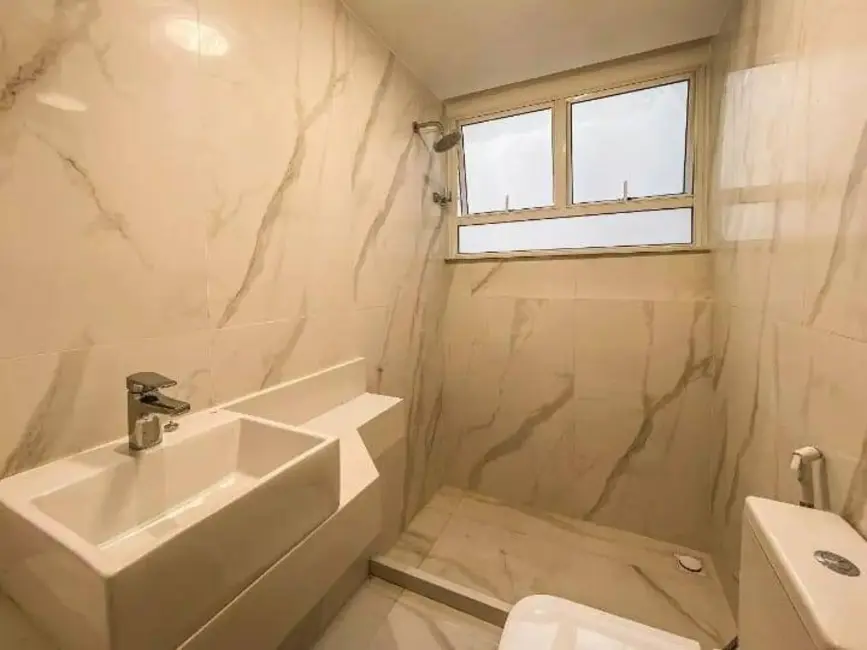 Apartamento com 3 quartos à venda, 184m2 em Copacabana, Rio De Janeiro - RJ - imagem 9 Foto 9 de Apartamento com 3 quartos à venda, 184m2 em Copacabana, Rio De Janeiro - RJ