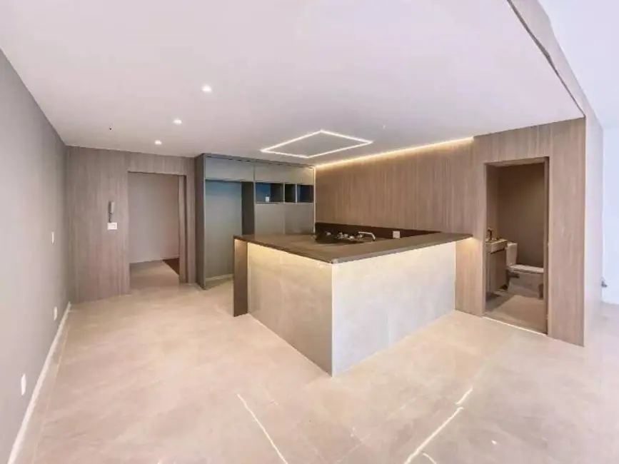 Apartamento com 3 quartos à venda, 184m2 em Copacabana, Rio De Janeiro - RJ - imagem 2 Foto 2 de Apartamento com 3 quartos à venda, 184m2 em Copacabana, Rio De Janeiro - RJ