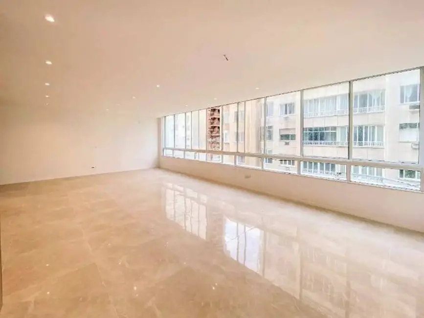 Apartamento com 3 quartos à venda, 184m2 em Copacabana, Rio De Janeiro - RJ - imagem 5 Foto 5 de Apartamento com 3 quartos à venda, 184m2 em Copacabana, Rio De Janeiro - RJ