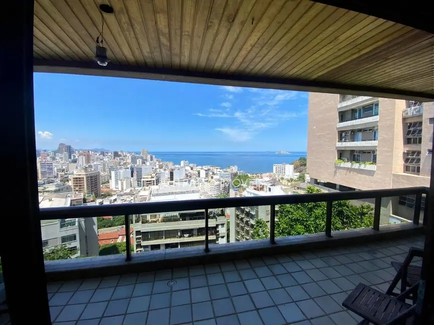 Cobertura com 3 quartos à venda, 179m2 em Leblon, Rio De Janeiro - RJ - imagem 2 Foto 2 de Cobertura com 3 quartos à venda, 179m2 em Leblon, Rio De Janeiro - RJ
