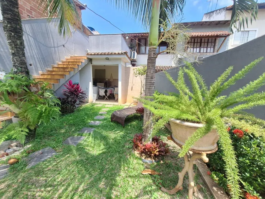 Casa com 4 quartos à venda, 180m2 em Vargem Grande, Rio De Janeiro - RJ - imagem 1 Foto 1 de Casa com 4 quartos à venda, 180m2 em Vargem Grande, Rio De Janeiro - RJ