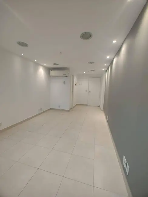 Sala Comercial à venda, 45m2 em Cachambi, Rio De Janeiro - RJ - imagem 2 Foto 2 de Sala Comercial à venda, 45m2 em Cachambi, Rio De Janeiro - RJ