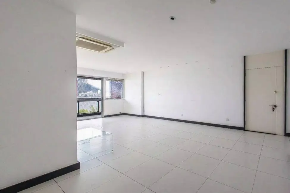 Apartamento com 3 quartos à venda, 160m2 em Rio De Janeiro - RJ - imagem 9 Foto 9 de Apartamento com 3 quartos à venda, 160m2 em Rio De Janeiro - RJ