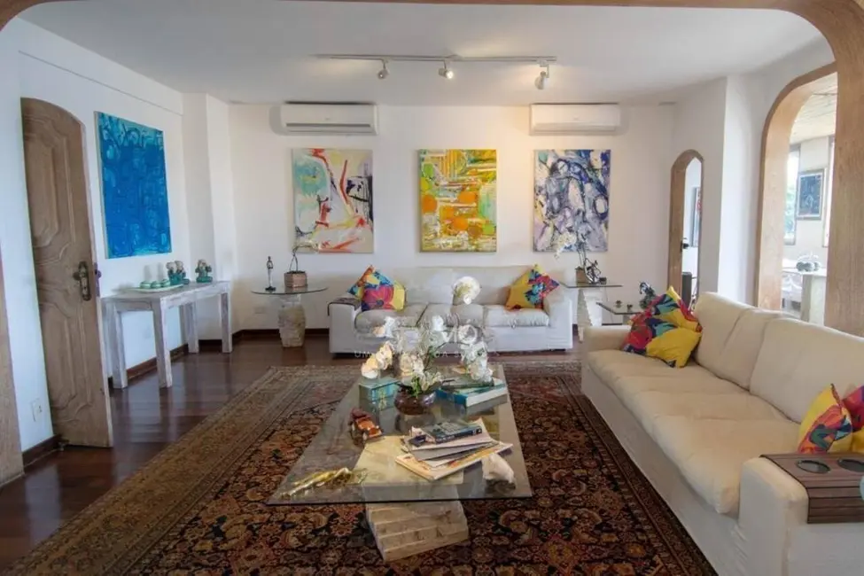 Apartamento com 4 quartos à venda, 224m2 em Copacabana, Rio De Janeiro - RJ - imagem 2 Foto 2 de Apartamento com 4 quartos à venda, 224m2 em Copacabana, Rio De Janeiro - RJ