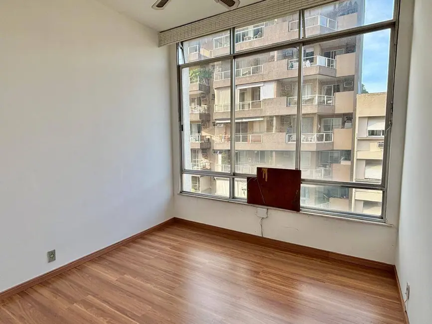 Apartamento com 3 quartos à venda, 86m2 em Copacabana, Rio De Janeiro - RJ - imagem 2 Foto 2 de Apartamento com 3 quartos à venda, 86m2 em Copacabana, Rio De Janeiro - RJ