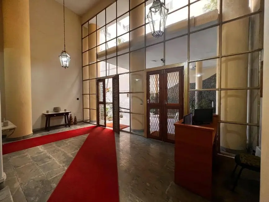 Apartamento com 3 quartos à venda, 110m2 em Copacabana, Rio De Janeiro - RJ - imagem 2 Foto 2 de Apartamento com 3 quartos à venda, 110m2 em Copacabana, Rio De Janeiro - RJ
