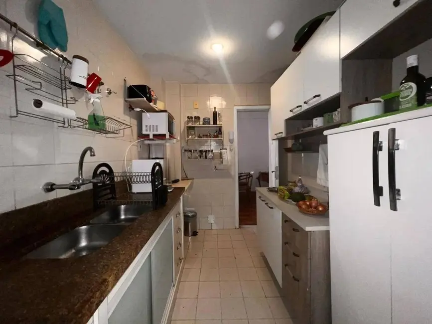 Apartamento com 3 quartos à venda, 110m2 em Copacabana, Rio De Janeiro - RJ - imagem 8 Foto 8 de Apartamento com 3 quartos à venda, 110m2 em Copacabana, Rio De Janeiro - RJ