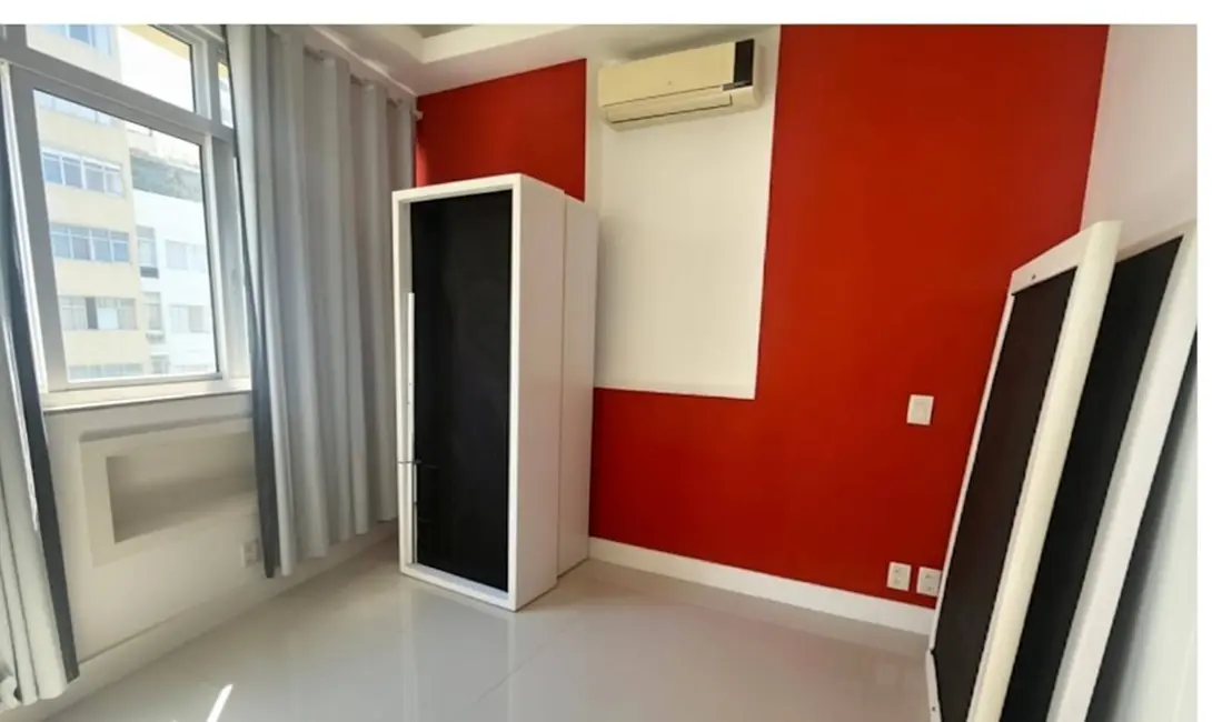 Apartamento com 1 quarto à venda, 59m2 em Copacabana, Rio De Janeiro - RJ - imagem 4 Foto 4 de Apartamento com 1 quarto à venda, 59m2 em Copacabana, Rio De Janeiro - RJ
