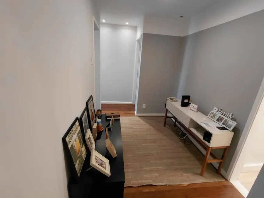 Apartamento com 3 quartos à venda, 121m2 em Copacabana, Rio De Janeiro - RJ - imagem 3 Foto 3 de Apartamento com 3 quartos à venda, 121m2 em Copacabana, Rio De Janeiro - RJ