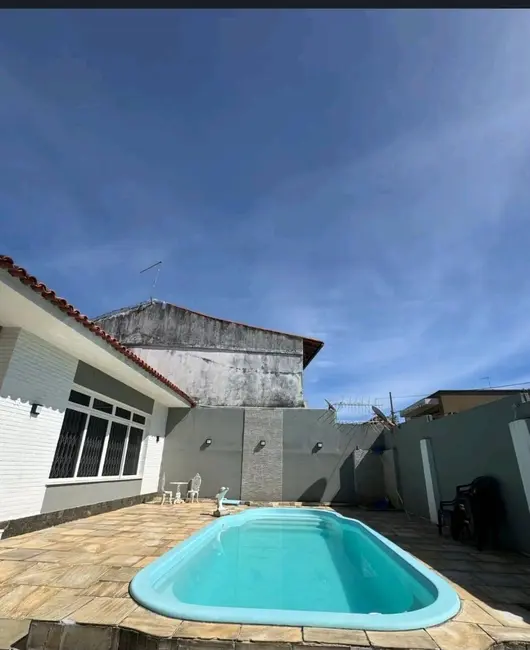 Casa com 5 quartos à venda, 650m2 em Jardim Guanabara, Rio De Janeiro - RJ - imagem 1 Foto 1 de Casa com 5 quartos à venda, 650m2 em Jardim Guanabara, Rio De Janeiro - RJ