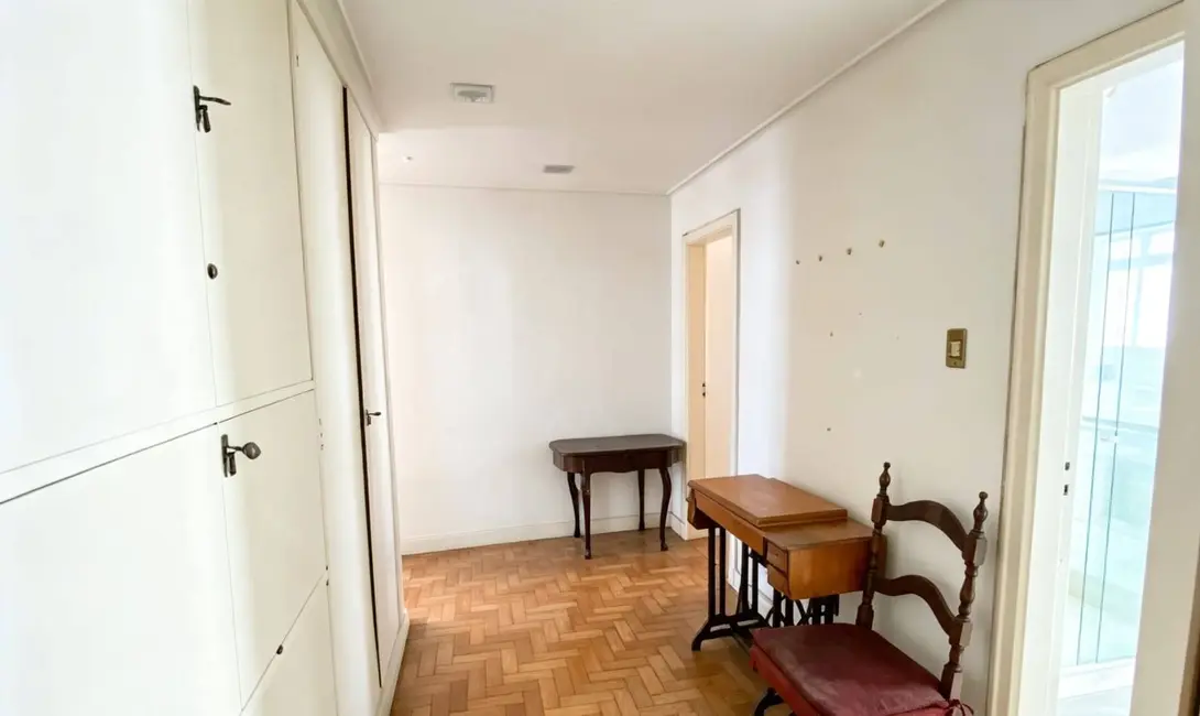 Apartamento com 3 quartos à venda, 200m2 em Copacabana, Rio De Janeiro - RJ - imagem 4 Foto 4 de Apartamento com 3 quartos à venda, 200m2 em Copacabana, Rio De Janeiro - RJ