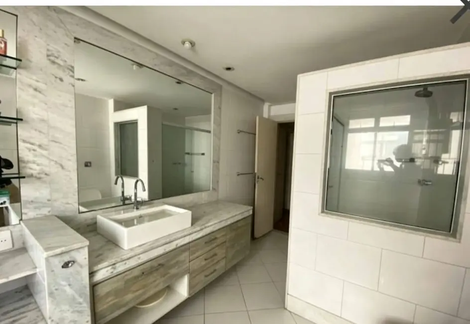 Apartamento com 3 quartos à venda, 200m2 em Copacabana, Rio De Janeiro - RJ - imagem 9 Foto 9 de Apartamento com 3 quartos à venda, 200m2 em Copacabana, Rio De Janeiro - RJ