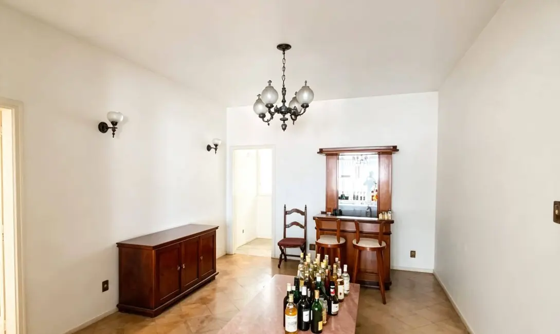 Apartamento com 3 quartos à venda, 200m2 em Copacabana, Rio De Janeiro - RJ - imagem 3 Foto 3 de Apartamento com 3 quartos à venda, 200m2 em Copacabana, Rio De Janeiro - RJ