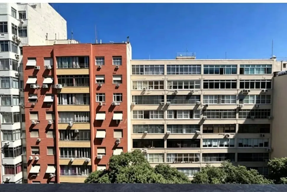 Apartamento com 3 quartos à venda, 111m2 em Copacabana, Rio De Janeiro - RJ - imagem 3 Foto 3 de Apartamento com 3 quartos à venda, 111m2 em Copacabana, Rio De Janeiro - RJ