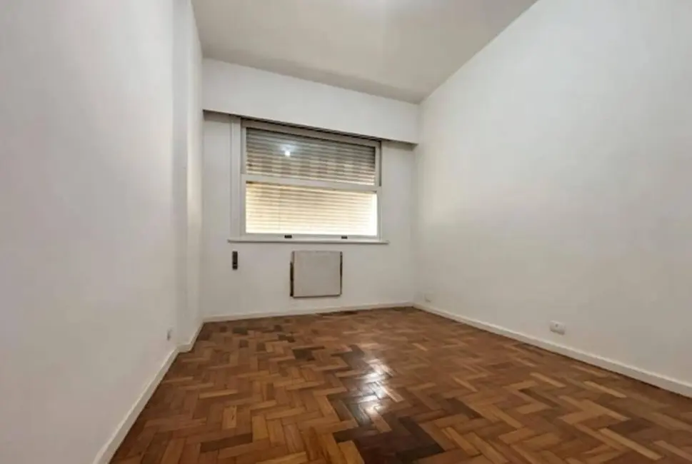 Apartamento com 3 quartos à venda, 111m2 em Copacabana, Rio De Janeiro - RJ - imagem 5 Foto 5 de Apartamento com 3 quartos à venda, 111m2 em Copacabana, Rio De Janeiro - RJ