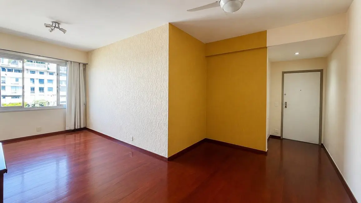 Apartamento com 2 quartos à venda, 57m2 em Copacabana, Rio De Janeiro - RJ - imagem 3 Foto 3 de Apartamento com 2 quartos à venda, 57m2 em Copacabana, Rio De Janeiro - RJ