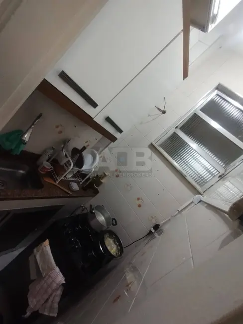 Apartamento com 1 quarto à venda, 30m2 em Copacabana, Rio De Janeiro - RJ - imagem 6 Foto 6 de Apartamento com 1 quarto à venda, 30m2 em Copacabana, Rio De Janeiro - RJ