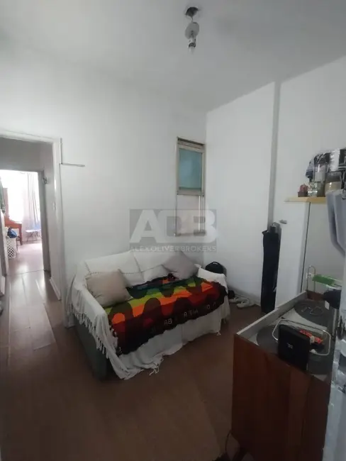 Apartamento com 1 quarto à venda, 30m2 em Copacabana, Rio De Janeiro - RJ - imagem 1 Foto 1 de Apartamento com 1 quarto à venda, 30m2 em Copacabana, Rio De Janeiro - RJ