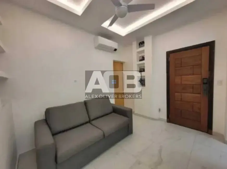 Apartamento com 1 quarto à venda, 49m2 em Copacabana, Rio De Janeiro - RJ - imagem 3 Foto 3 de Apartamento com 1 quarto à venda, 49m2 em Copacabana, Rio De Janeiro - RJ