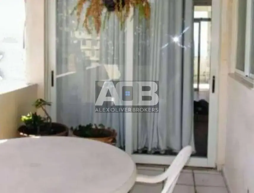 Apartamento com 3 quartos à venda, 188m2 em Copacabana, Rio De Janeiro - RJ - imagem 4 Foto 4 de Apartamento com 3 quartos à venda, 188m2 em Copacabana, Rio De Janeiro - RJ