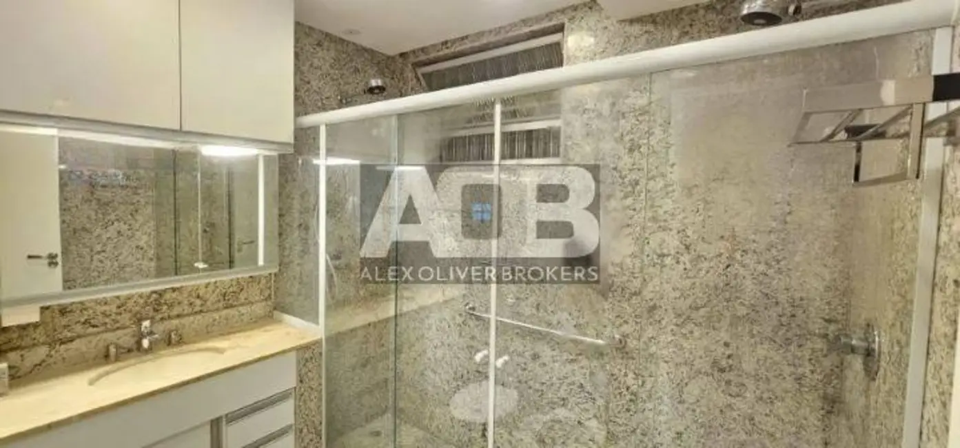Apartamento com 3 quartos à venda, 110m2 em Copacabana, Rio De Janeiro - RJ - imagem 9 Foto 9 de Apartamento com 3 quartos à venda, 110m2 em Copacabana, Rio De Janeiro - RJ