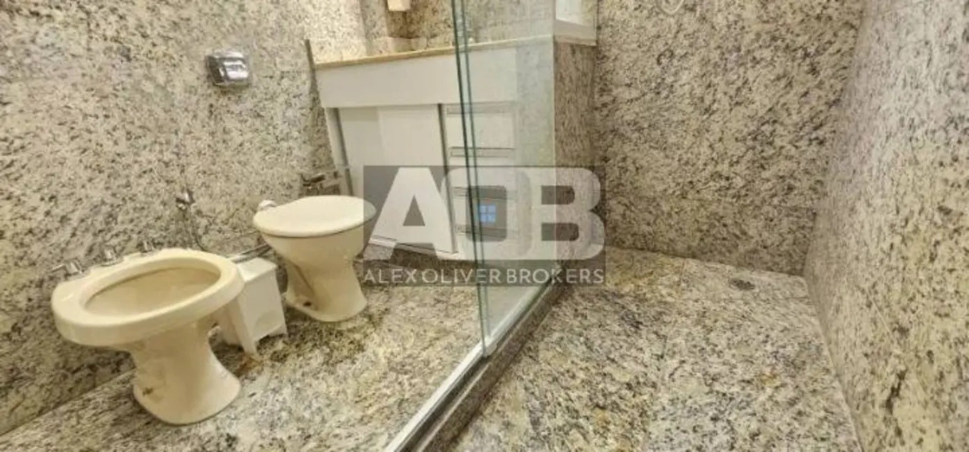 Apartamento com 3 quartos à venda, 110m2 em Copacabana, Rio De Janeiro - RJ - imagem 4 Foto 4 de Apartamento com 3 quartos à venda, 110m2 em Copacabana, Rio De Janeiro - RJ
