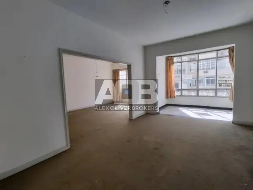 Apartamento com 4 quartos à venda, 233m2 em Copacabana, Rio De Janeiro - RJ - imagem 4 Foto 4 de Apartamento com 4 quartos à venda, 233m2 em Copacabana, Rio De Janeiro - RJ