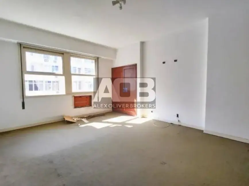 Apartamento com 4 quartos à venda, 233m2 em Copacabana, Rio De Janeiro - RJ - imagem 9 Foto 9 de Apartamento com 4 quartos à venda, 233m2 em Copacabana, Rio De Janeiro - RJ