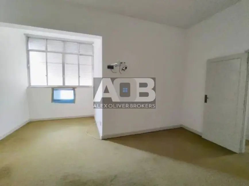 Apartamento com 4 quartos à venda, 233m2 em Copacabana, Rio De Janeiro - RJ - imagem 8 Foto 8 de Apartamento com 4 quartos à venda, 233m2 em Copacabana, Rio De Janeiro - RJ