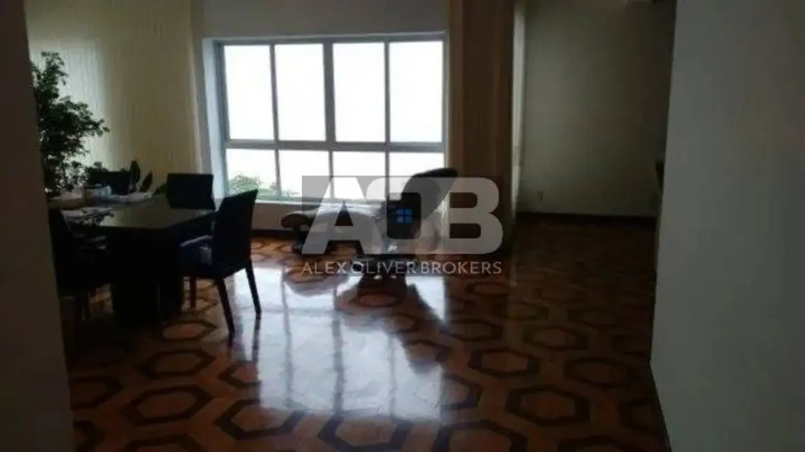 Apartamento com 4 quartos à venda, 174m2 em Copacabana, Rio De Janeiro - RJ - imagem 5 Foto 5 de Apartamento com 4 quartos à venda, 174m2 em Copacabana, Rio De Janeiro - RJ