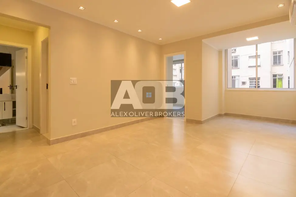 Foto 2 de Apartamento com 2 quartos à venda, 75m2 em Copacabana, Rio De Janeiro - RJ